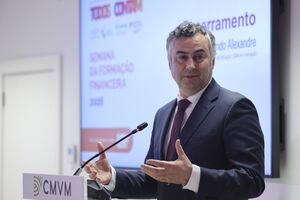 Ministro esclarece que fim de Saramago como leitura obrigatória no 12.º ano ainda não está decidido