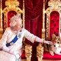 Corgis da Rainha Isabel II tornam-se ícones de moda e são os protagonistas da nova campanha de uma marca de luxo