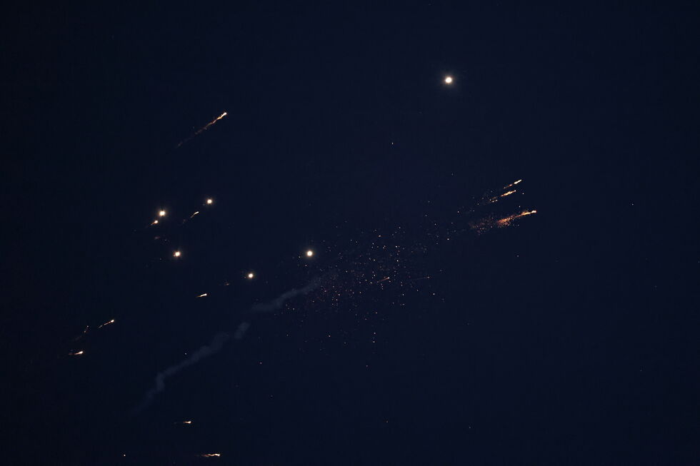 Defesa aérea de Tel Aviv intercepta projéteis