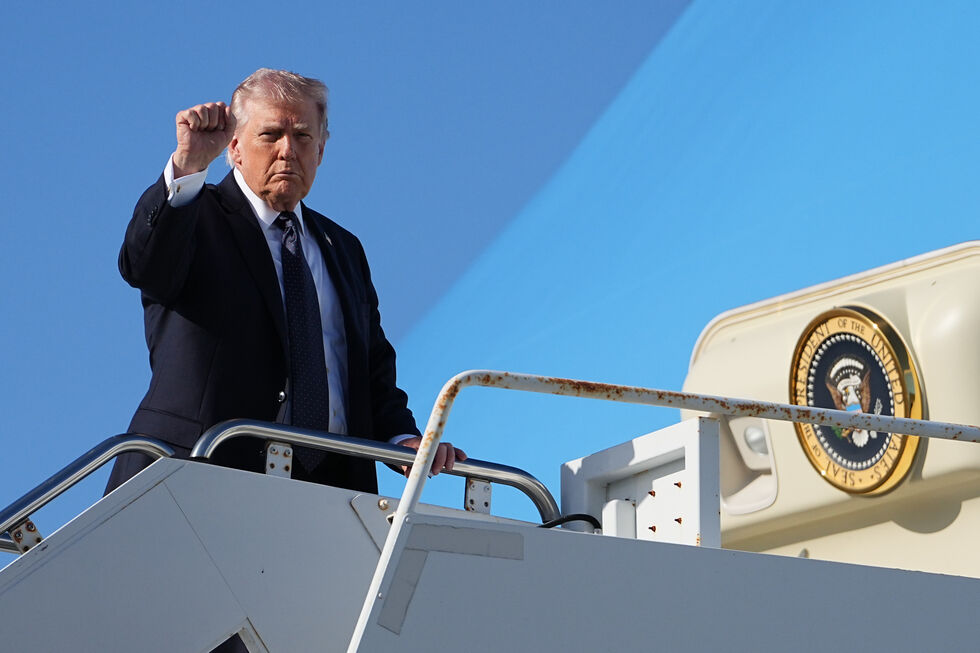 Donald Trump à entrada para o Air Force One