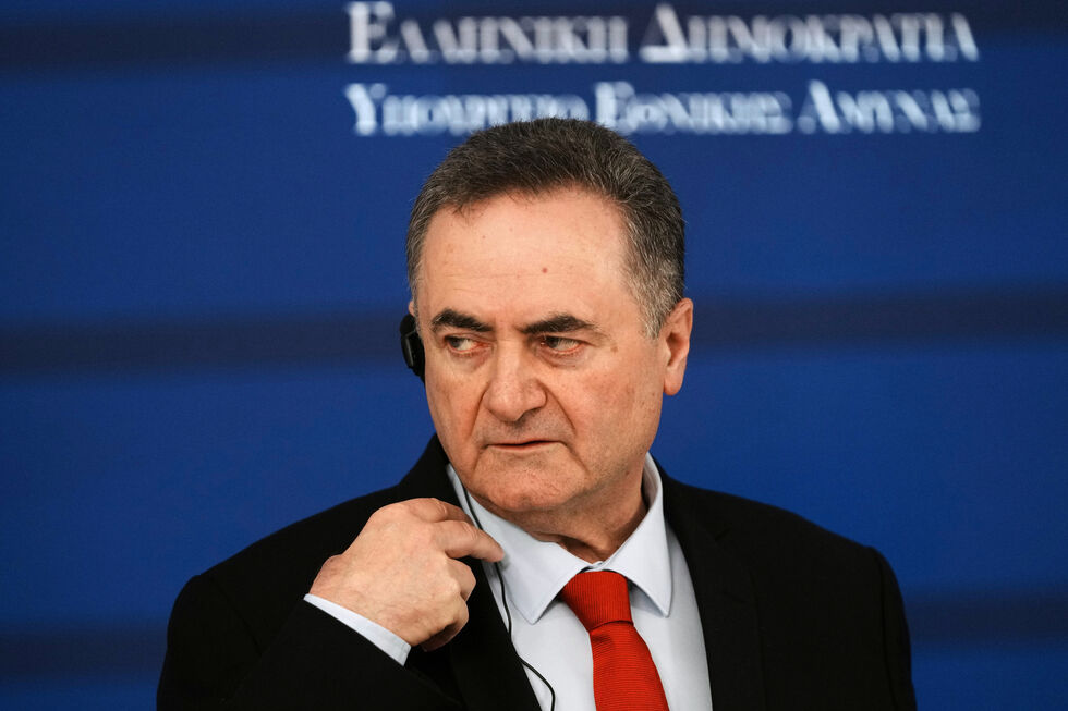 Político grego anuncia envio de fragatas e caças para Chipre