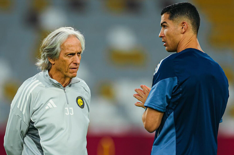 Jorge Jesus à conversa com Cristiano Ronaldo
