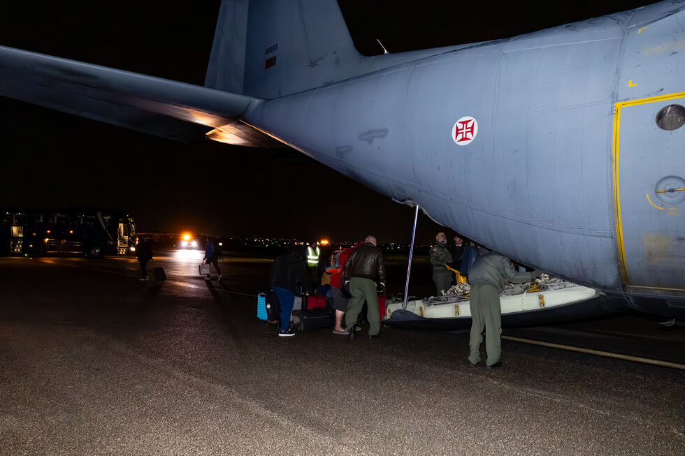 Portugal retira cidadãos do Médio Oriente com apoio aéreo.
