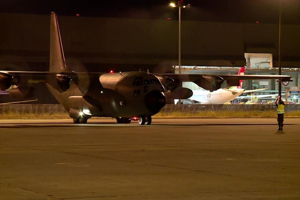 Avião militar em Figo Maduro 