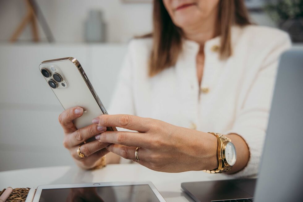 Cláudia Ganhão partilha 10 estratégias para reduzir o tempo no telemóvel