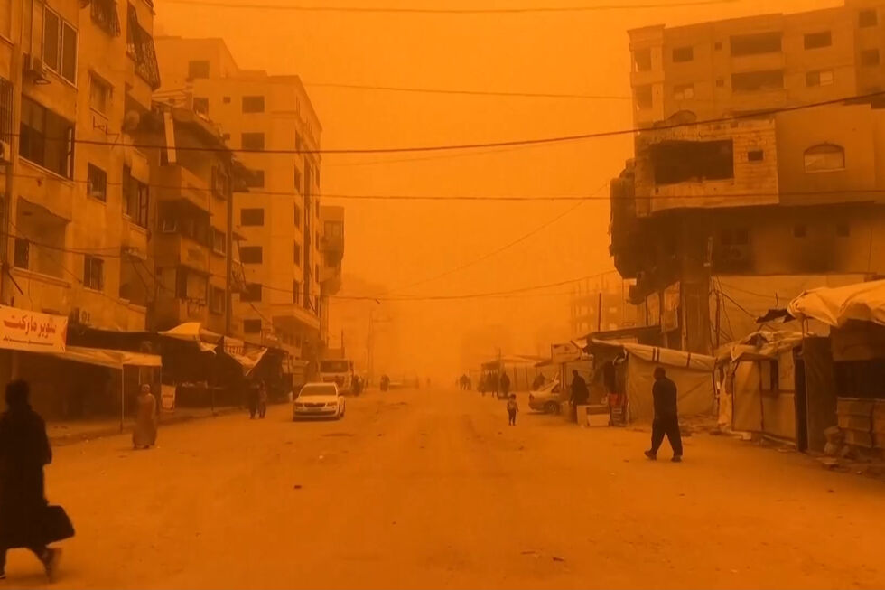Tempestade de poeira cobre Gaza e autoridades alertam população