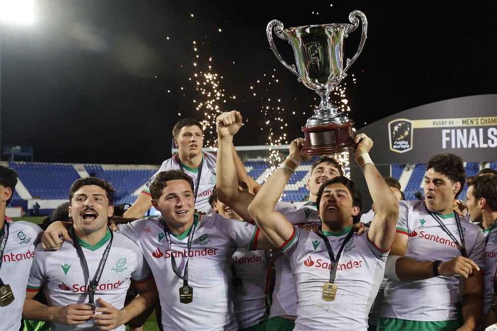 Seleção portuguesa de râguebi levanta o troféu da prova