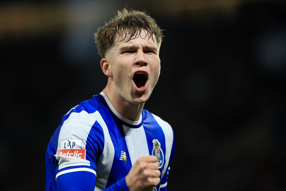 Oskar Pietuszewski celebra golo frente ao Moreirense