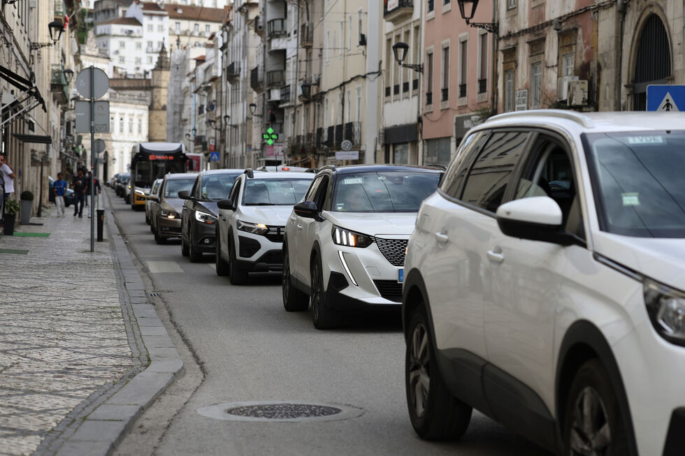 Motoristas criticam Uber e Bolt face à subida dos combustíveis