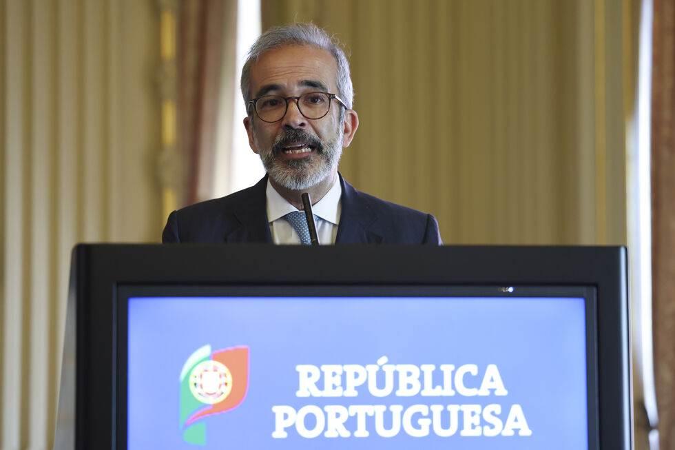 Paulo Rangel no lançamento do selo comemorativo da adesão de Portugal à CEE
