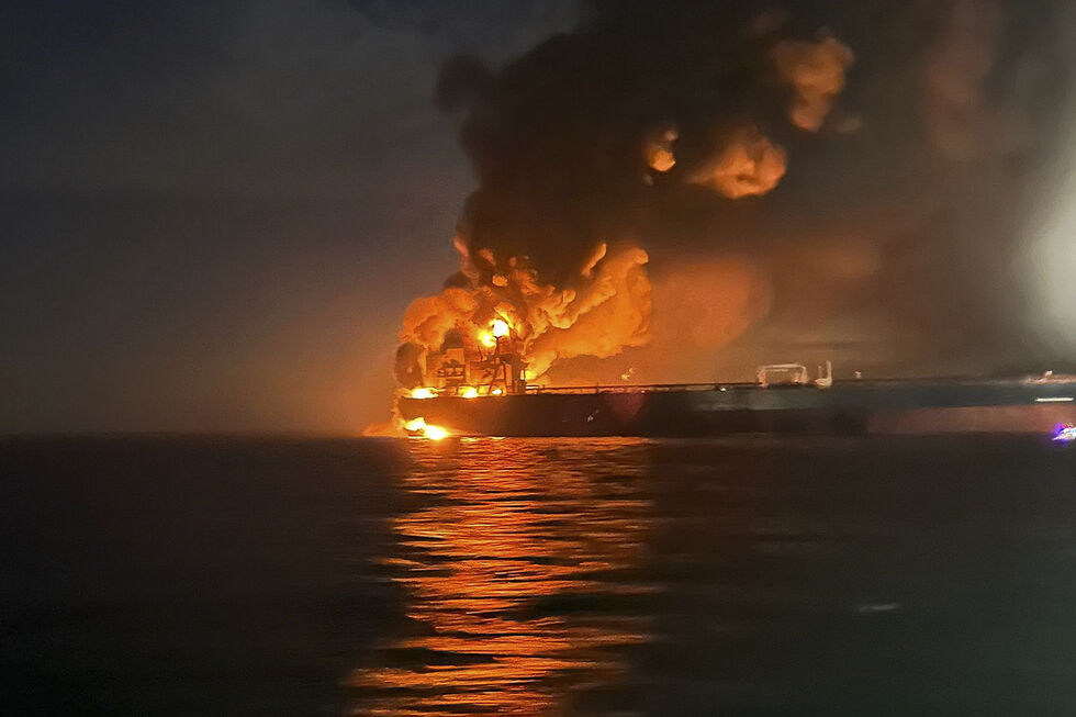 Petroleiro em chamas