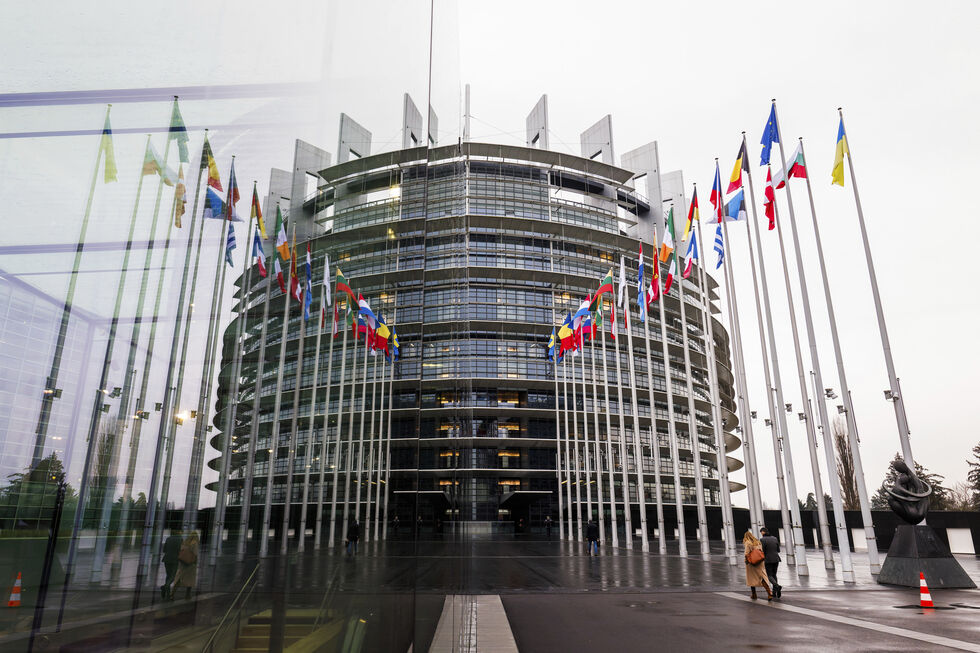 Eurodeputados querem alternativas ao turismo excessivo e apoiar regiões menos visitadas