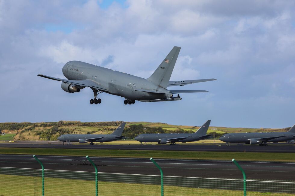 Avião da força aérea norte americana na Base das Lajes