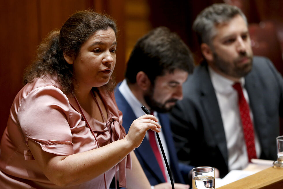 Alexandra Leitão acusa Moedas de ilegalidade na Câmara de Lisboa