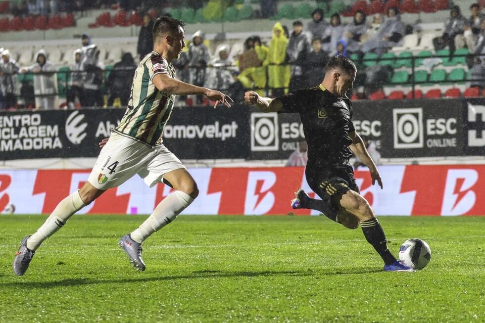 Estrela da Amadora goleia Casa Pia