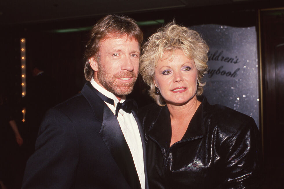Chuck Norris com a sua primeira esposa, Dianne Holechek
