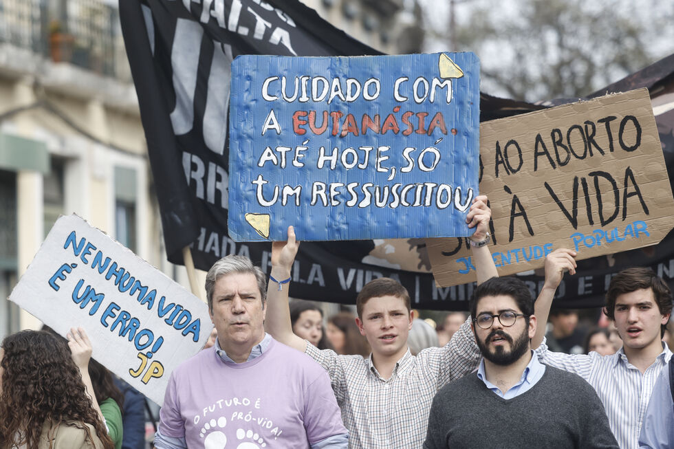 Manifestantes protestam durante a Marcha pela Vida