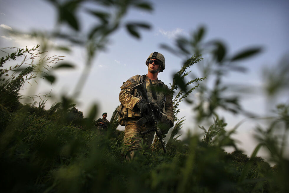 Paraquedistas dos EUA preparam-se para o Médio Oriente