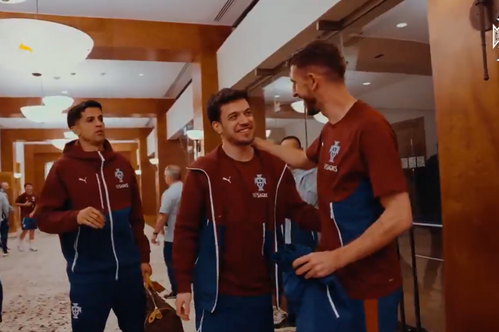 As imagens do encontro entre Paulinho e a comitiva da Seleção Nacional em Cancún