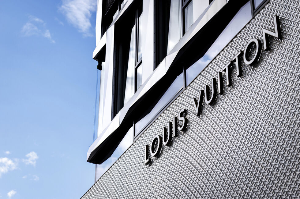 Grupo Louis Vuitton sob suspeita em Itália por promover cosméticos junto de menores