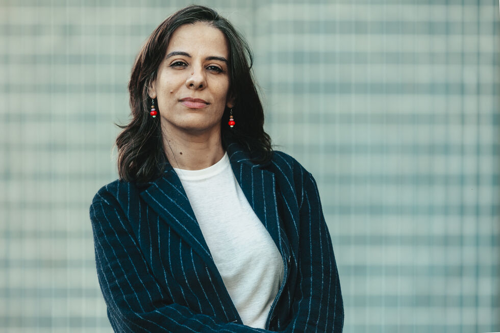 Inês Bernardo nasceu em Ílhavo em 1983. Esta é a sua estreia literária 