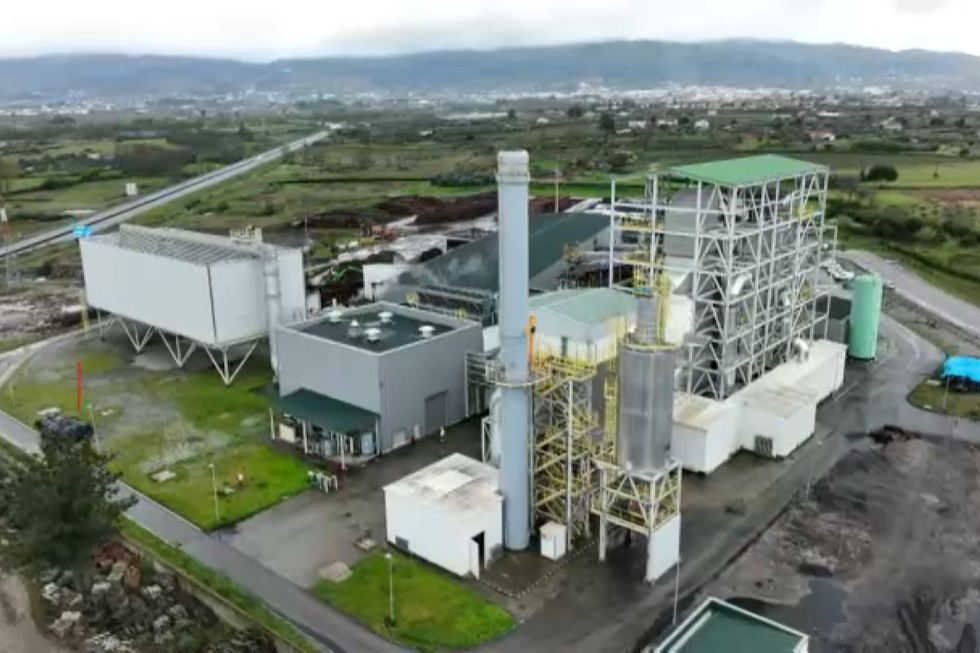 Repórter SÁBADO: Central de Biomassa do Fundão incumpre acordo e moradores vivem com cinzas a céu aberto