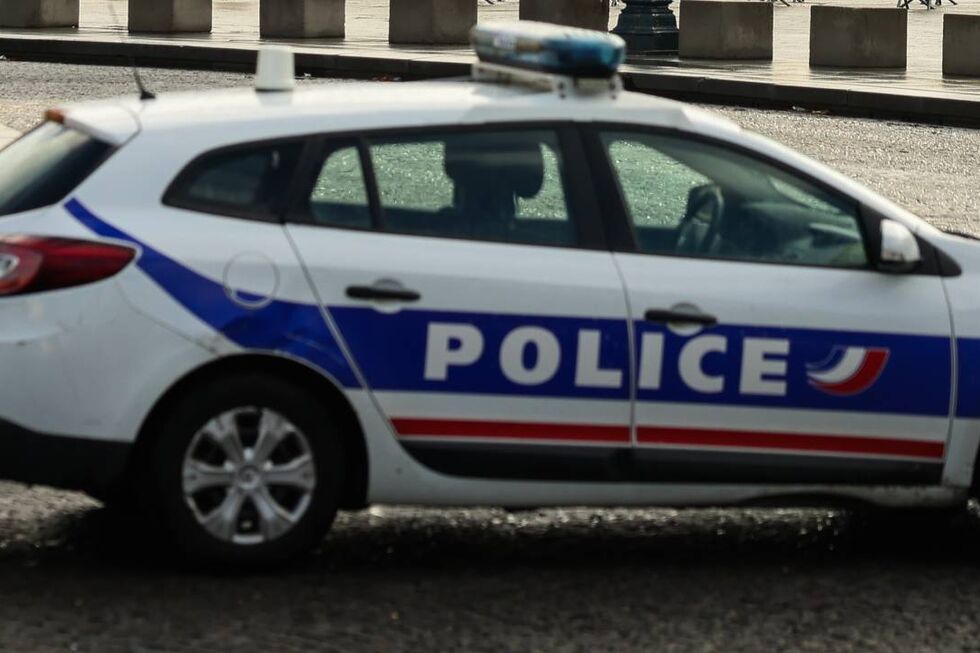 Polícia francesa deteve homem com um engenho explosivo