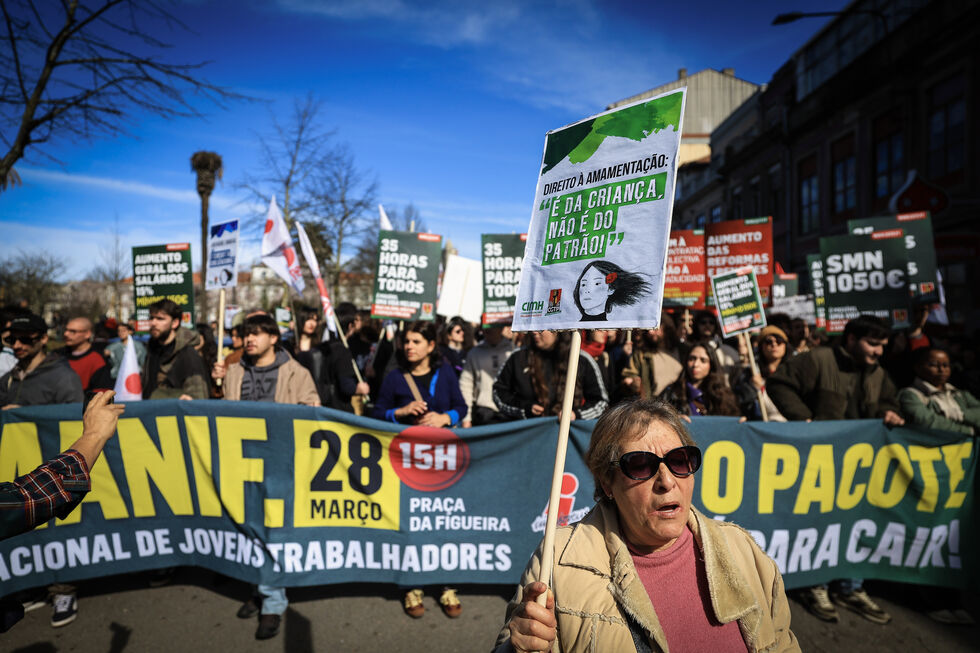 Centenas de jovens na rua contra pacote laboral e precariedade que se eterniza 