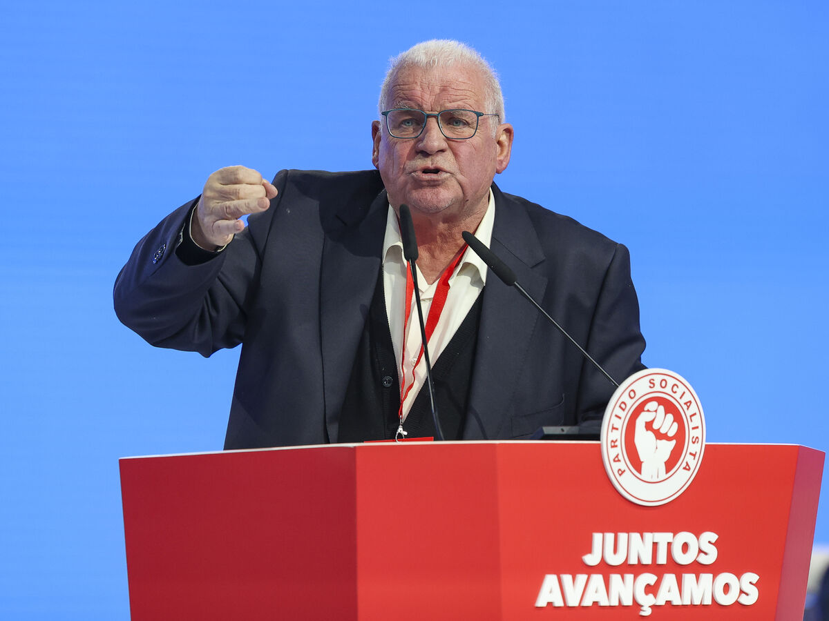 Quem é o socialista que perguntou a Sócrates de onde lhe vinha o dinheiro