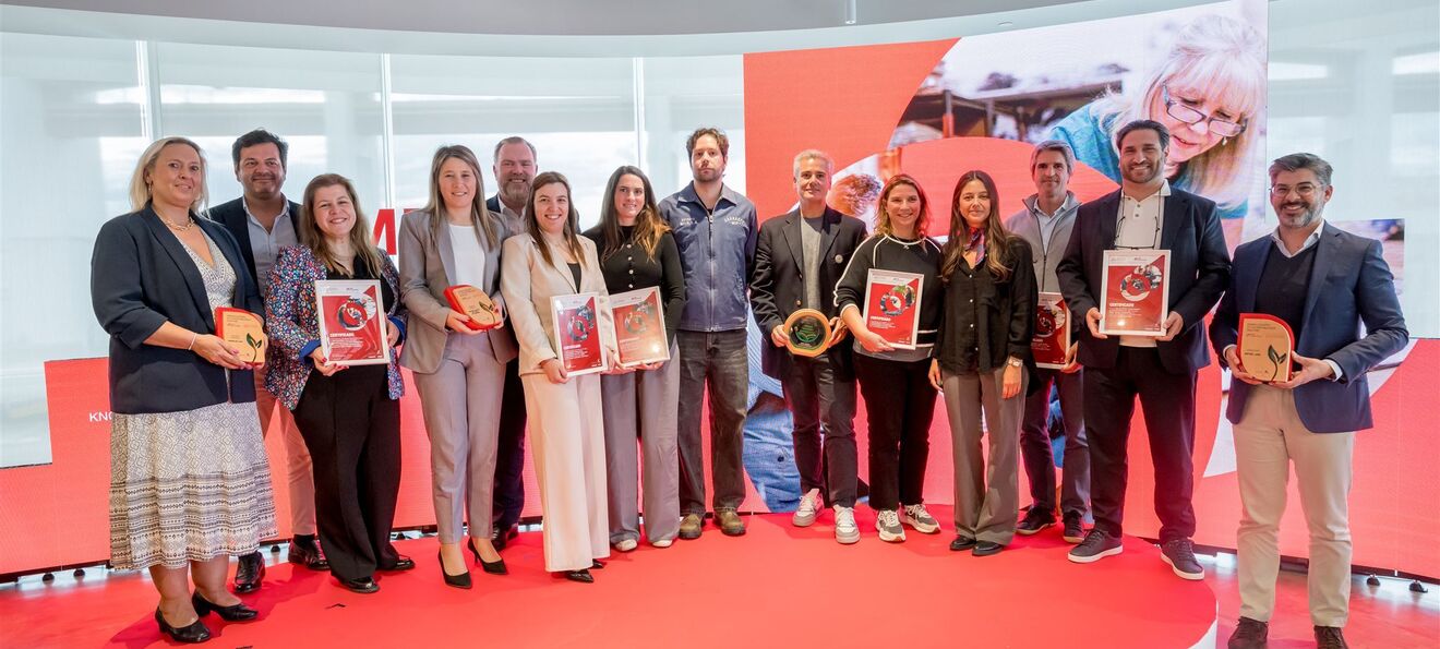 Os vários distinguidos subiram ao palco na entrega de prémios da quarta edição do SME EnterPRIZE – Prémio Europeu de Sustentabilidade para PME