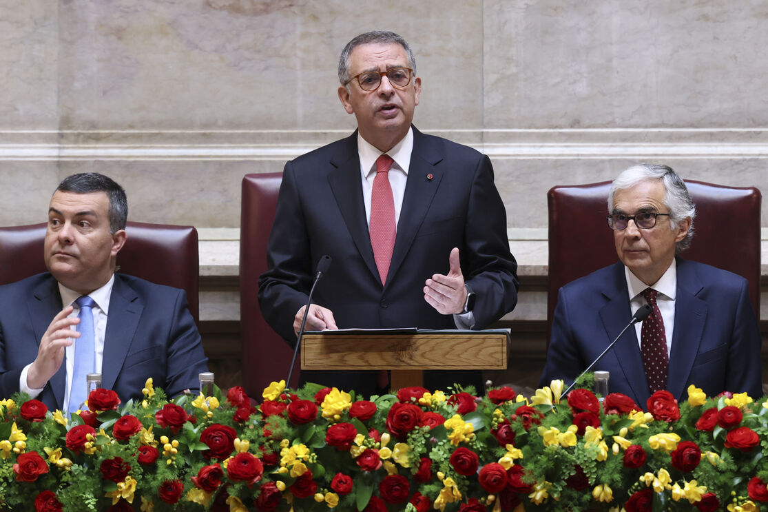 Presidente da Assembleia da República discursa sobre resolução de problemas