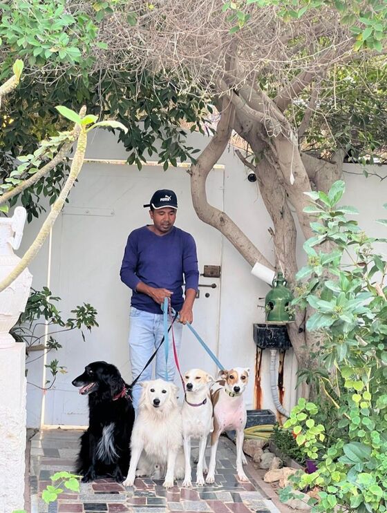 Bruno (o primeiro à dta.) em Omã a ser treinado antes de viajar para Portugal