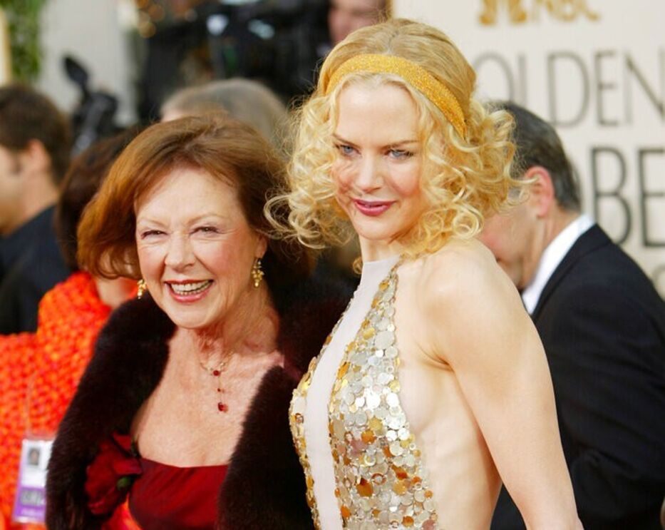 Nicole Kidman com a sua mãe Janelle Kidman nos Globos de Ouro em 2004