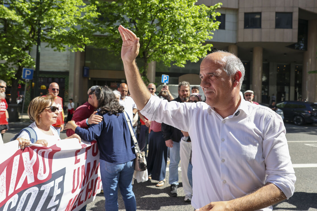 O secretário-geral do PCP, Paulo Raimundo, participa no protesto nacional
