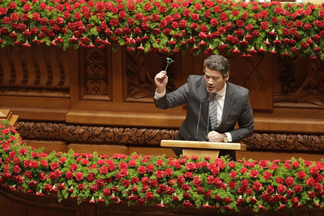 André Ventura exige cravo verde