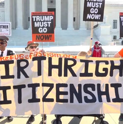 Manifestantes a favor e contra a cidadania por direito de nascimento reúnem-se em frente ao Supremo Tribunal dos EUA