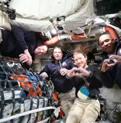 “Dava para ver o planeta inteiro, de polo a polo”: Astronautas descrevem “vista incrível” da Terra rumo à Lua 