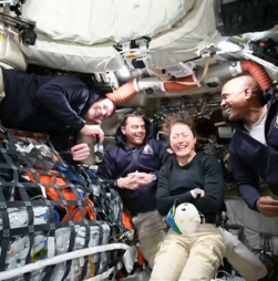 “É simplesmente extraordinário”: Tripulação da Artemis II relata emoções após lançamento rumo à Lua 