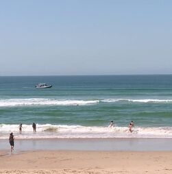 Autoridades suspendem buscas por jovem desaparecido em praia da Costa da Caparica