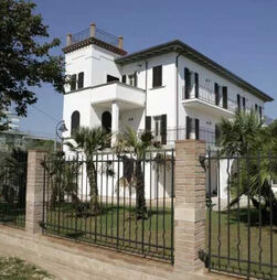 Município italiano compra antiga mansão de Mussolini para a manter longe “fascistas nostálgicos” 