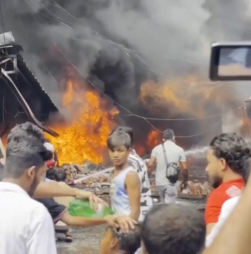 Pelo menos cinco mortos em incêndio em fábrica de isqueiros no Bangladesh