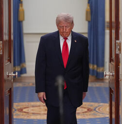 Irão: Trump volta a ameaçar centrais elétricas e pontes iranianas