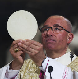 Patriaca de Lisboa lembra que o mundo 'precisa de corações ressuscitados'