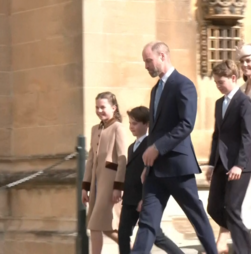 Rei Carlos III acompanhado pela família na missa de Páscoa em Windsor 