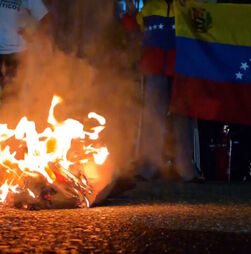 Ativistas políticos na Venezuela assinalaram domingo de Páscoa com a ‘Queima de Judas’