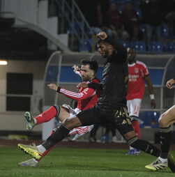 Benfica empata com Casa Pia 