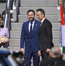 JD Vance está na Hungria apoiar o aliado Viktor Orbán durante campanha eleitoral