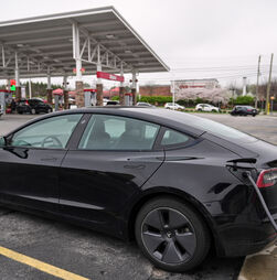 Venda de carros elétricos em Portugal cresce 22% em março: 'Os consumidores estão mais conscientes'