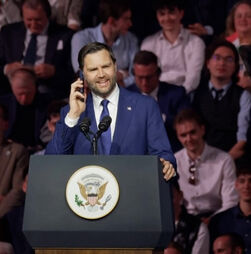 JD Vance telefona a Trump durante discurso no comício de Viktor Orbán