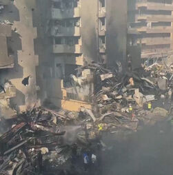 Ataques israelitas deixam edifícios totalmente destruídos no centro de Beirute